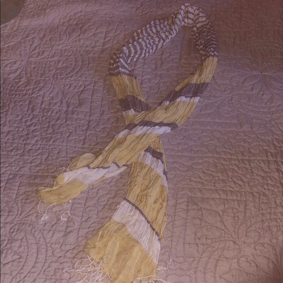 Scarfs - Picture 7 of 8